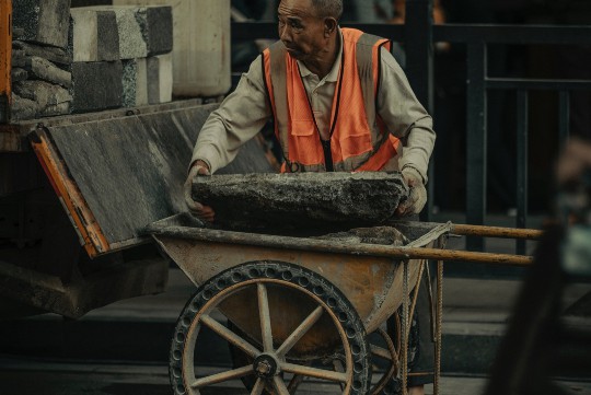 杨军书法价格揭秘，一平尺究竟价值几何？