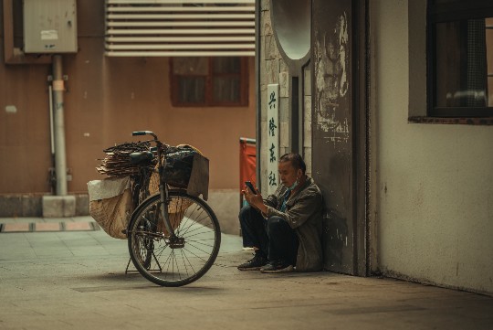 若的行草新解，笔墨间的灵动与意境